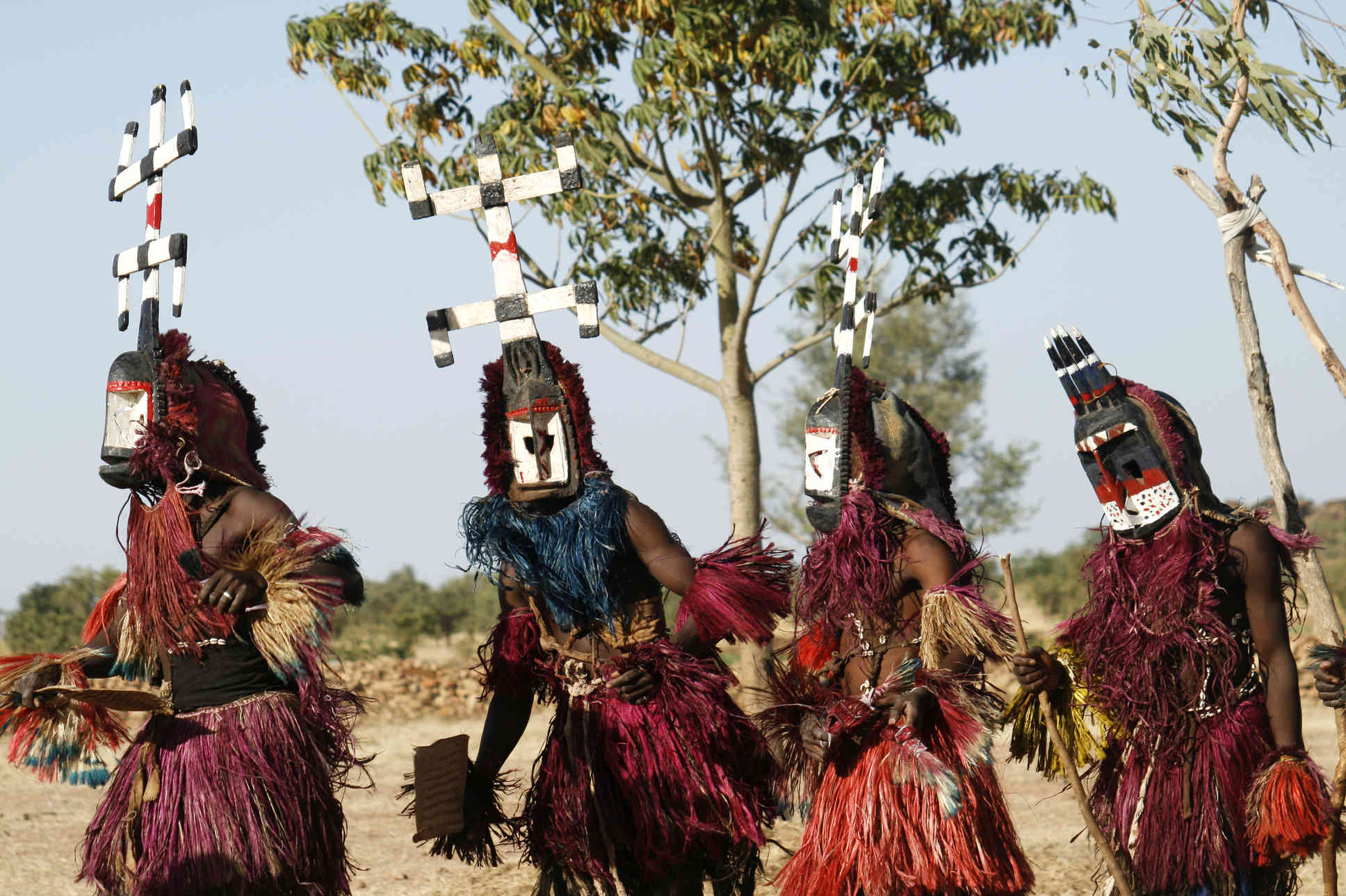 Разрозненные племена. Африканские маски догонов. Племени догонов мали. Племя догонов в Африке.